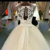 2022 Mooie A-lijn mouwloze tule trouwjurken illusie halsline appliques elegnat bruidsjurken Custom Made Court Train Town