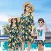 Hawaii mère fille robes famille correspondant tenues maman et moi vêtements père fils vêtements ensembles Look robe été 210724