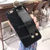 Fundas de teléfono de diseñador de brazalete de cuero de moda para iPhone 14 13 12 11 Pro Max X XR XS XSMax 7 8 plus retro clásico de buena calidad Cell5885691