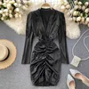 Singrain Kvinnor Sexig Deep V Kort Klänning Höst Ruched Slim Solid Fashion Pencil Dress Koreansk stil Chic Slim Streetwear Dresses 210806