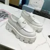 2021 Desinger Kadın Rahat Ayakkabılar Monolith Üçgen Logo Siyah Ayakkabı Artış Platformu Sneakers Cloudbust Klasik Patent Mat Loaf