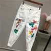 Jeans da donna in denim bianco Pantaloncini da cartone animato Stampa di fiori di graffiti Pantaloni a matita Hallen allungati Autunno Skinny Jean jeans firmati leggings pantaloni della tuta taglie forti