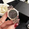 Zegarki marki modowej kobiety dziewczyna kryształ duże litery styl metalowy pasek ze stali zegarek kwarcowy na rękę M118
