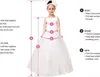 Härlig tulle vit blomma flicka klänningar för bröllop höga nacke ärmar sopa tåg 3d blommiga applique communion dry girls pageant kappor