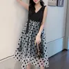 PEUT-U U Noir Polka Dot Mesh Patchwork Une ligne Longueur genou Robe sans manches Réservoir V Col Zipper Robe Élégante Été D1747 210529