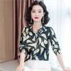 Mode coréenne Soie Femmes Blouses Bureau Lady Feuille Motif Chemise et Blouse Satin Femmes Tops Plus Taille XXXL 210531