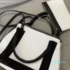 Design haut de gamme Simple épaule blanche noir tourisme Patchwork lettre sacs toile décorative grande capacité Composite sac et cuir