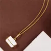 Lyxdesigner kvinnor halsband smycken brev guldväska hänge halsband mode elegant länk kedja klassiska damer ornament med paket