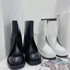 Tasarımcı Sonbahar Bölünmüş Çatal Pantolon Ayakkabı Kadın Çizmeler Deri Yuvarlak Ayak Bileği Boot Beyaz Siyah Sokak Elbise Ayakkabı