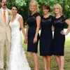 Marineblau Brautjungfernkleider mit überbrochener Halskappe Ärmel Spitzenscheide Knie Länge hohl Rückengerautes Mädchen aus Ehrenkleid Vestidos für Country Wedding