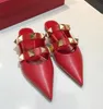 New Top Leather Designer Womens Flat Slippers Fashion Oversized Golden Rivets Sexy Ladies Slides Sandals Fashion Wedding Party Mul9470851