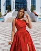 Dubai árabe barato simples sexy vermelho uma linha vestidos de baile um ombro alta divisão formal vestido de noite vestidos de festa vestido de baile feito sob encomenda