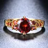 Bröllopsringar charm kvinnlig röd kristall sten ring gul guld färg tunn för kvinnor lyx runda zirkon engagemang5118079