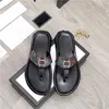 Män 2021 Slipper Kvinnor Tofflor Skor Luxurys Sandaler Mode Designers Flat Slides Flip Flops Paris Sommarstrand Sexig Broderad Leat