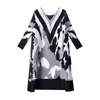 Casual jurken plus size jurk voor vrouwen 45-75kg 2021 herfst V-hals losse gedrukte stretch Miyake geplooide A-lijn moeder kleding