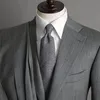 Męskie garnitury Blazers (kurtka + spodnie) Przystojny Chic Biznes Gray Notch Lapel Slim Fit Tuxedo Wedding Man Suit 2 Sztuka Formalna Blazer Niestandardowy M