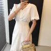 Korejpaa Frauen Kleid Sets Koreanische Sommer Elegante V-ausschnitt Spitze Kurzarm Hemd und Hohe Taille Spitze Fischschwanz Rock Anzug 210526