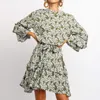 Femmes ArmyGreen Floral Print Dress Automne Manches 3/4 Volants Boho Beach Mousseline de Soie Mini Robes Stand Col Ceintures Casual Dress 210226