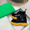 British Retro Big Boots Multi Color Strapping Flat Bottom Muffin Shoes Visa Tunna fötter, Storlek 35-40, Komplett Förpackning