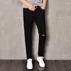 Erkek Kot Siyah Beyaz Diz Delik Yırtık Sıska Erkekler Pantolon Kore Tarzı Moda Denim Pantolon Adam Marka Kalem Slim Fit Casual Male1