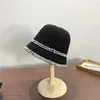 Geizige Krempe Hüte Herbst Winter Eimer Für Frau Mode Woolen Hut Mädchen Weibliche Wärmer Motorhaube Damen Casual 100% Wolle