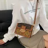 Codzienna torba popularna torba z wysokiej klasy kobietą 2023 Internet Celebrity Messenger Bag Trendy w stylu koreański jesienne na ramię małe kwadrat b