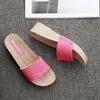 Sandali 2021 Estate nuovi sandali e pantofole antiscivolo resistente all'usura pantofole da donna con tacco medio e suola morbida Z0306
