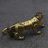 Dekorativa föremål Figurer Tiger 3D Mässing Casting Statue Mini Animal Metal Figurin Heminredning Desktop Crafts Sculpture Landscaping Deco