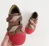 Chaussures pieds nus en cuir de haute qualité pour garçons, filles, assez haut pour les baskets pour enfants.