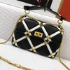 Tasche Kette Nieten Paket Klappentaschen Damen Umhängetasche Echtes Leder Abnehmbarer Griff Retro Messing Metall Zubehör Diamantgitter