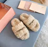Toppkvalitet 2021 Kvinnor Furry Letter Tofflor Fluff Slides Sandal Australien Fuzzy Soft House Ladies Womens Skor Fur Fluffy Sandals Vinter Flip Flops Loafer F016