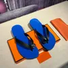 Znajdź podobne 44 Mężczyźni Kobiety Sandały Designer Shoes Slide Lato Moda Szeroki Płaski Śliski Z Grubymi Sandałami Pluszcze Flip Flop i Box C09