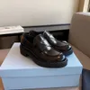 2021-talet Höst Lyx designer fritidssko Dam Loafer skor Choklad borstat läder loafers platt märke sneakers svart patent gummiplattform lågskuret EU35-40