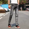 الرجال بسط الدنيم نحيل جينز الأخضر ربيع الخريف ماركة أسود جودة عالية الأزياء 210723