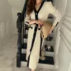 Abiti casual Contrasto Colore Moda Lavorato a maglia Slim Maxi Cardigan vintage francese Manica lunga Abito con spalline Vestidos De Mujer 2021