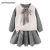 Mudkingdom Girls Dress Stroje Dzianiny Sweter Kamizelka Fashion Plaid Z Długim Rękawem Lapel Potargany Zestaw Odzieży 210615