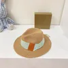 Hete mannen dames strohoeden hoogwaardige mode klassiek ademende platte rand hoed gemonteerd casual zonbestendige decoratieve jazz fedoras