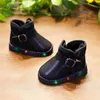 Winter Kids Meisjes Schoenen Laarzen Warm Pluche Snowboots Platte Hakken Kinderen Meisje LED Lichtschoenen Flash PU Rubber Korte enkellaarzen 210713