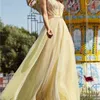 Femmes robe col en V profond dos nu Sexy es sans manches taille haute grand ourlet fête es mode jaune Maxi 210524