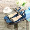 2021 Marca Mulher Bombas Sapatos De Casamento Mulher Salto Alto sandália Nude Moda Alças Tornozelo Rebites Sapatos Sexy Salto Alto Sapatos de Noiva com caixa