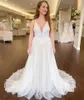 SPAGHETTI A LIGNE Dentelle Robes de mariée en dentelle Appliques De Deep V cou balaye Train Boho Robes nuptiales sans dos Boho