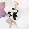 Keychains Pearl Alloy Metal Handväska Key Chain Fashion Ring Pom Gifts For Women Girls Bag Charm Keychain Pendant Jewelry