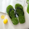 Lawn Flip-Flops dla mężczyzn Kobiety 2021 Lato Moda Symulacja Osobowości Trawa Kapcie Para Modele Outdoor Beach Shoes1