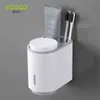 Ecoco stofdichte magneet mondwater tandenborstelhouder met cups geen nagelwand staan ​​plank badkamer accessoires sets 211130