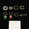 Chic dame épinglettes Double lettre diamant broches fraise pendentif broche strass broche bijoux avec cadeau Box301u