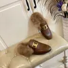 Mode Italië Toscane Konijn Haar Slipper Vrouwen Casual Bont Warme Pluche Sliders Calfskin Sandalen Platte Hak Slippers Luxurys Ontwerpers Schoenen