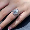 Cluster Ringen Luxe Vierkante Vorm Glanzende Regenboog Steen Ring Prong Setting Mode Cocktail Bruiloft Voor Vrouwen Sieraden Hele Lots334l