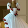 Białe Wysokie Koronki Prom Dresses Krótki Rękaw Kwiat Appliqued Suknie Wieczorowe Linia Ruffles Custom Made Robes De Soirée
