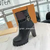 2021 Luxus Damen Schwarz Martin Stiefel Arbeitsstiefel Lady Plattform Braune Sterne Gedruckt Goldschnalle Ankle Booties Fashion Trail Designer Winterschuhe mit Box