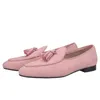 Roze kleur fluwelen kwastje jurk schoenen mannen loafers Britse stijl klassieke mannen rokende slippers voor bruiloft en feest plus size